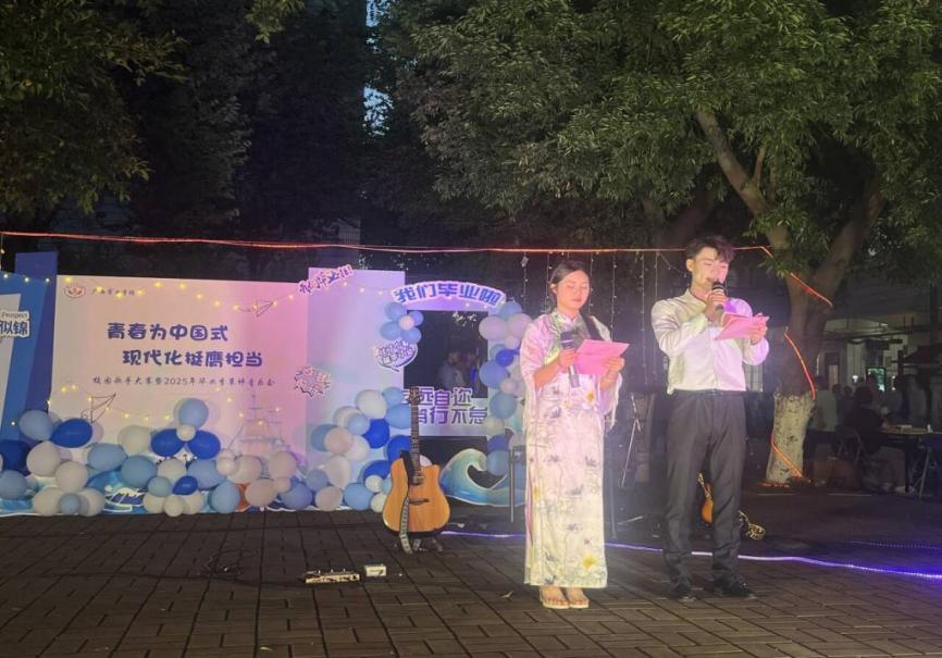 广西商业学校举办校园歌手大赛决赛暨2025年毕业季音乐会